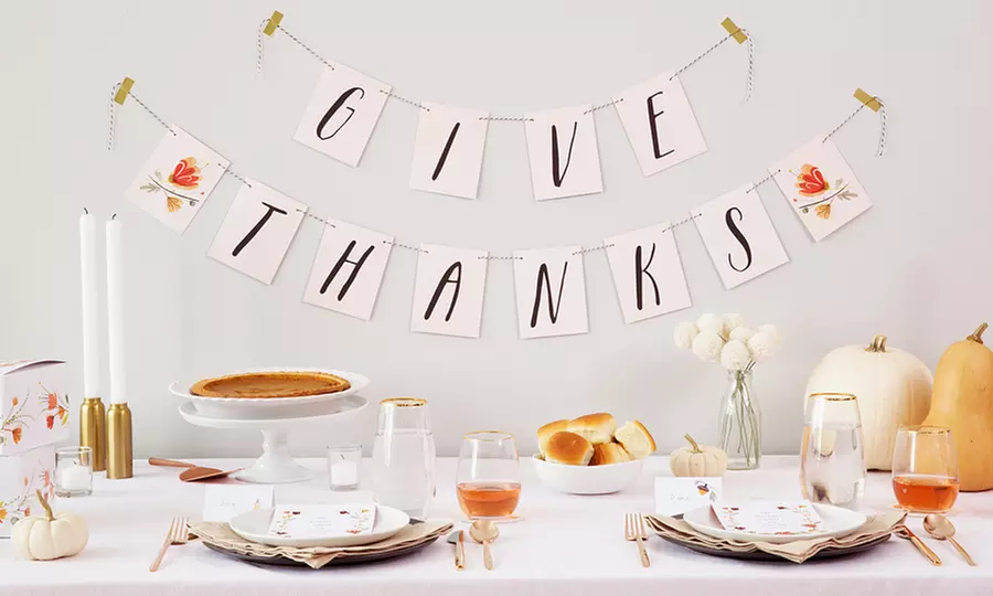 Classic Thanksgiving Basic or Deluxe Decorating Kit or Kids' Table Decorating Kit from Makr (Up to 41% Off) - Primary Image