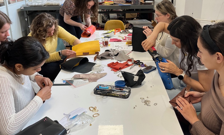 Image 7: Maak je eigen leren tas tijdens een creatieve workshop