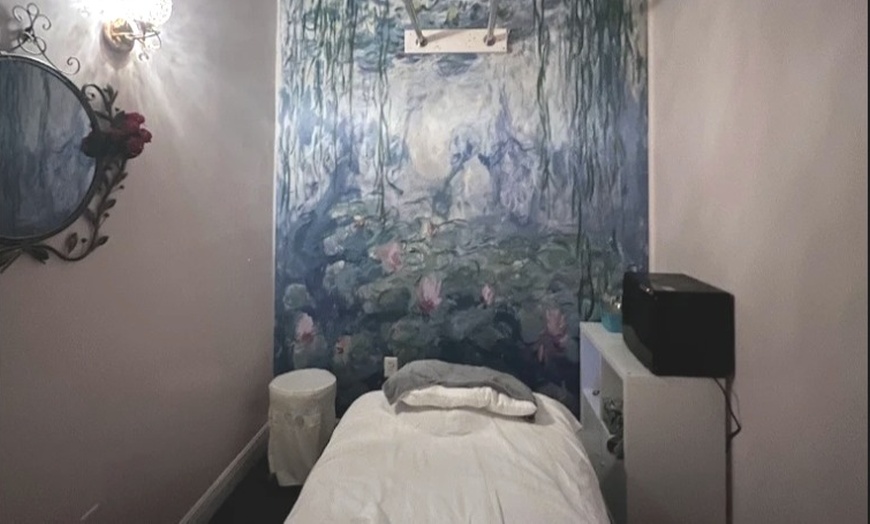 Image 5: 75 Min Massages for 1 or 2 w/Optional Hot Stones and Robes  