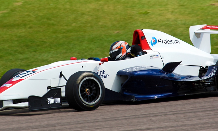 Image 3: Formula Renault Race Car Experience