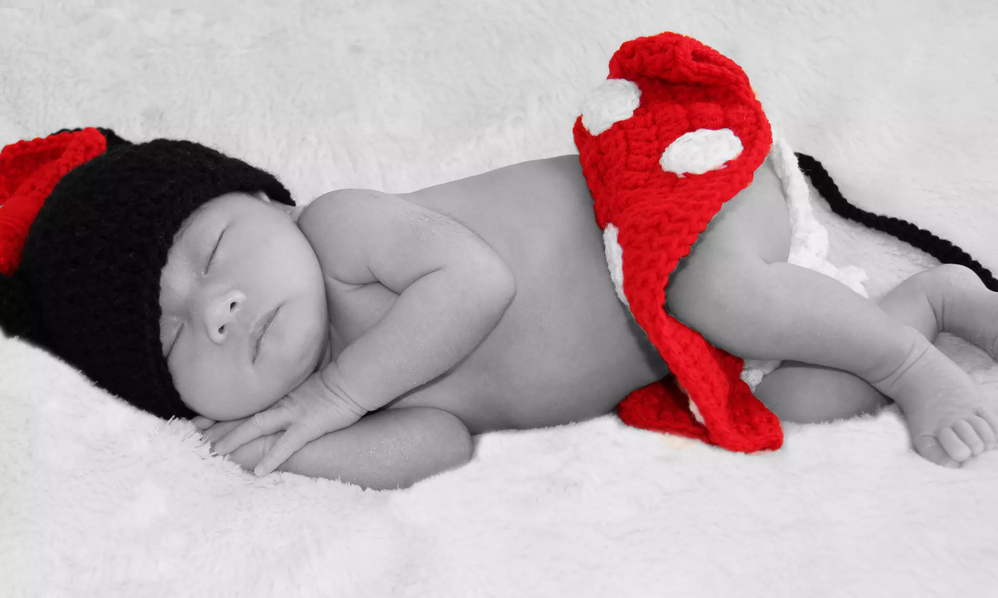 C$129 for In-Home Newborn Photo Shoot with CD of High-Resolution Images from Tyna B Photography (Up to C$270 Value) - Primary Image