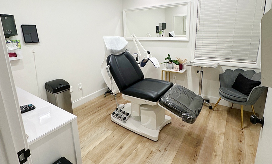 Image 6: 1 or 2 Exosome Treatment, 2, 4, or 6 PRP Syringes for Hair Treatment