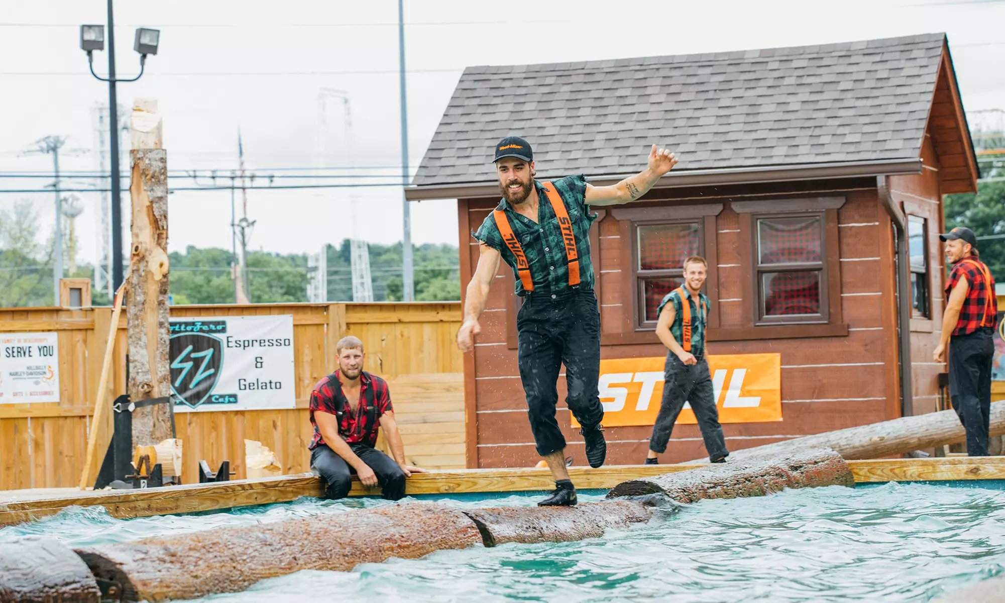 Lumberjack Feud Show & All-You-Can-Eat Southern Supper – Pigeon Forge