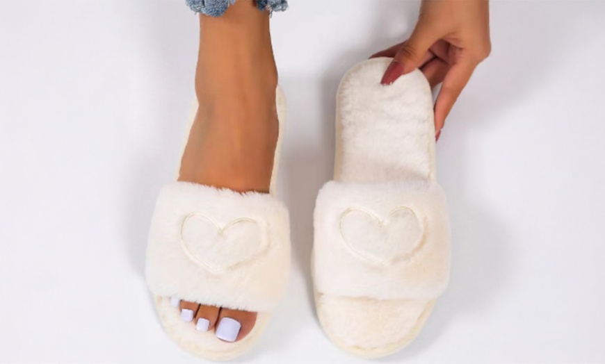 Image 5: Women's Plush Slippers