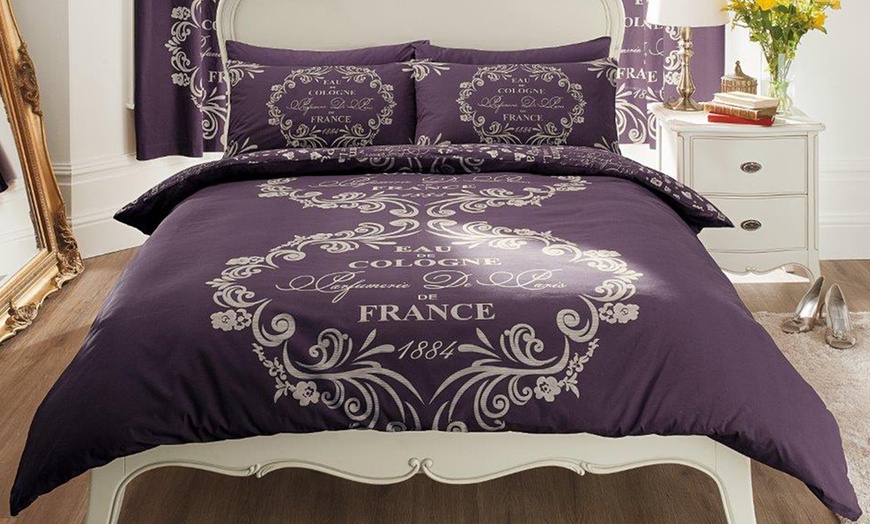 Image 2: Paris Script Reversible Duvet Set