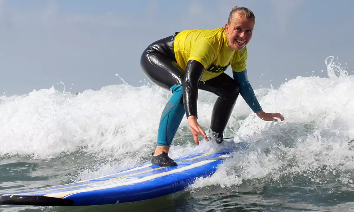 Portugal: 8 Tage Anfänger-Surfcamp für 1 Person mit Unterricht im Amar Hostel, Suites & Surf Camp - Primary Image