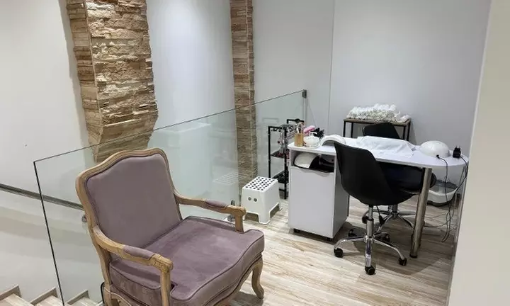 Sesión de peluquería con lavado, corte, tinte o mechas y peinado