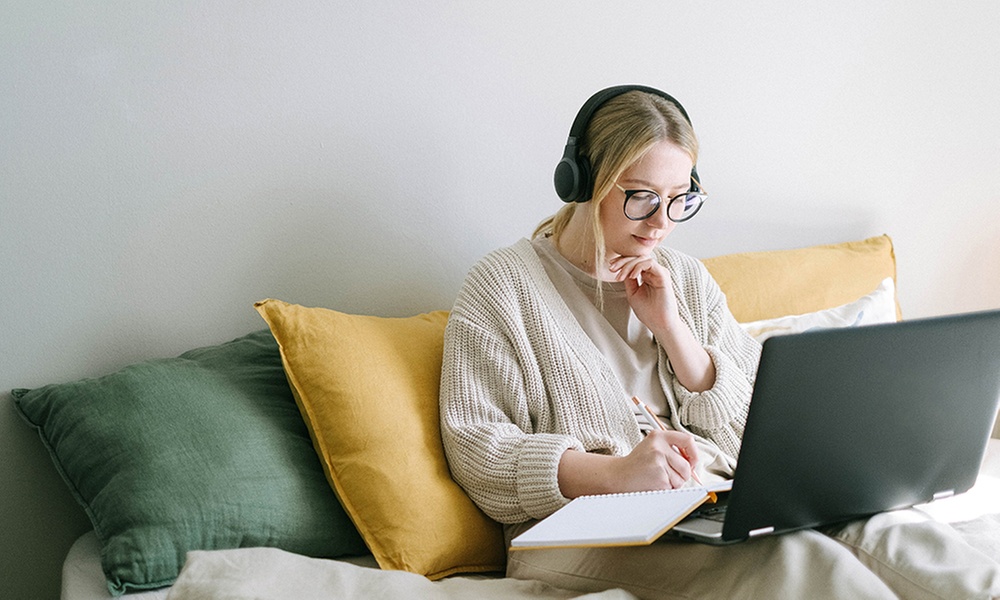 How To Become A Virtual Assistant Course from Skill Success