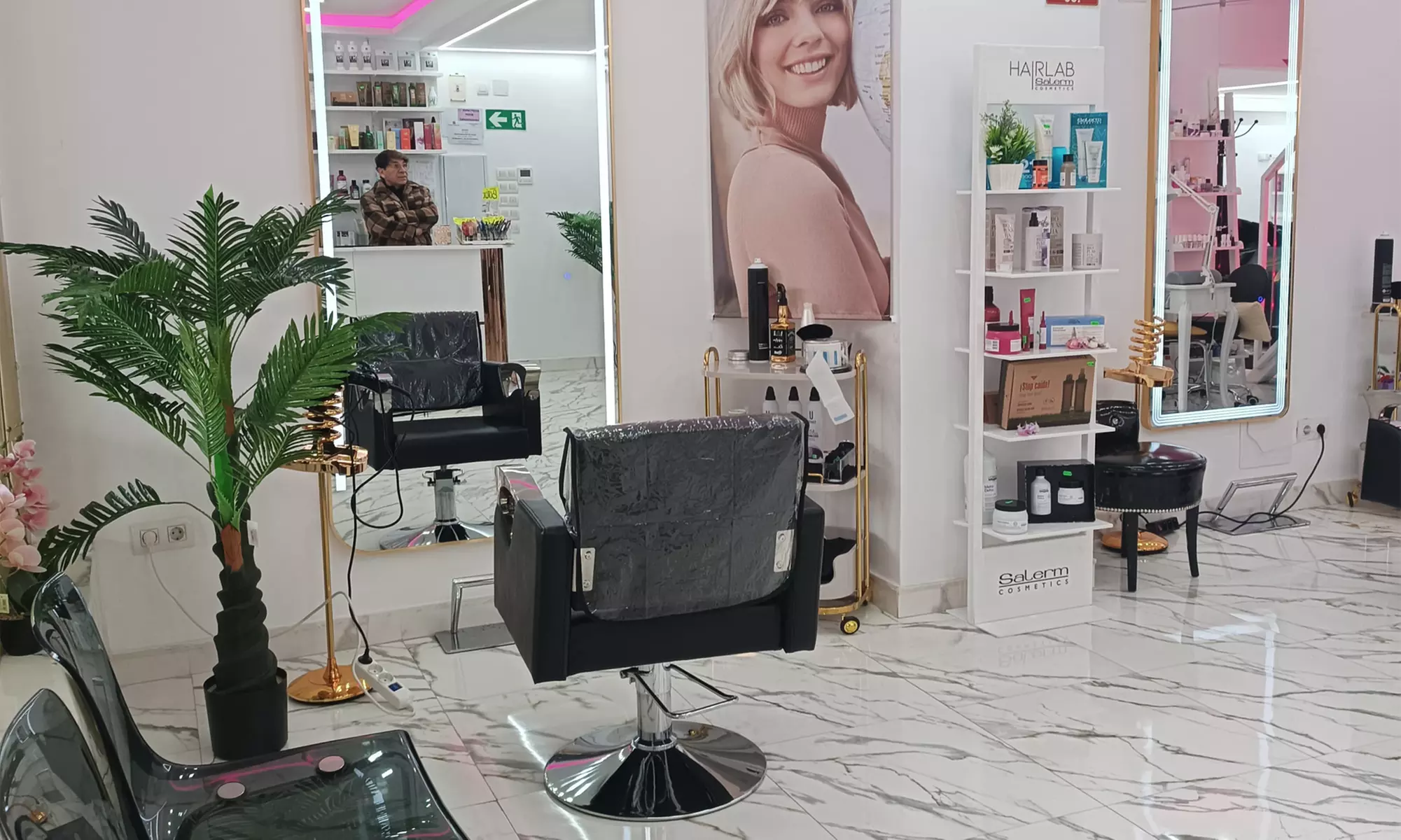 Cuidado capilar con principios activos, corte de puntas y peinado