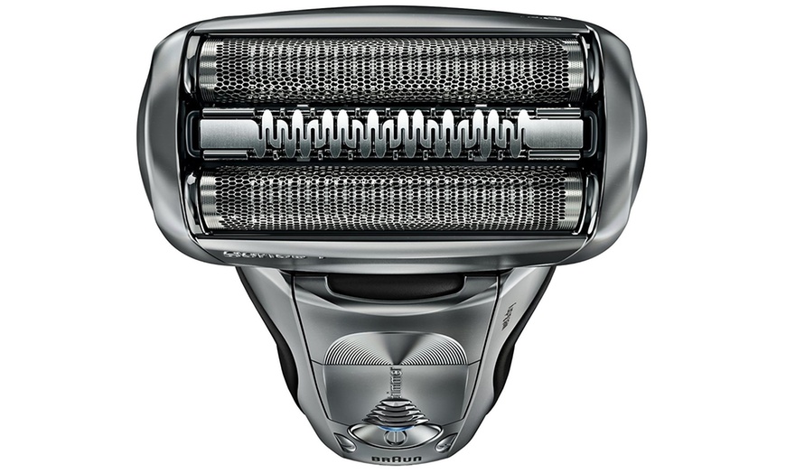 Image 6: Braun Series 7 Electric Shaver