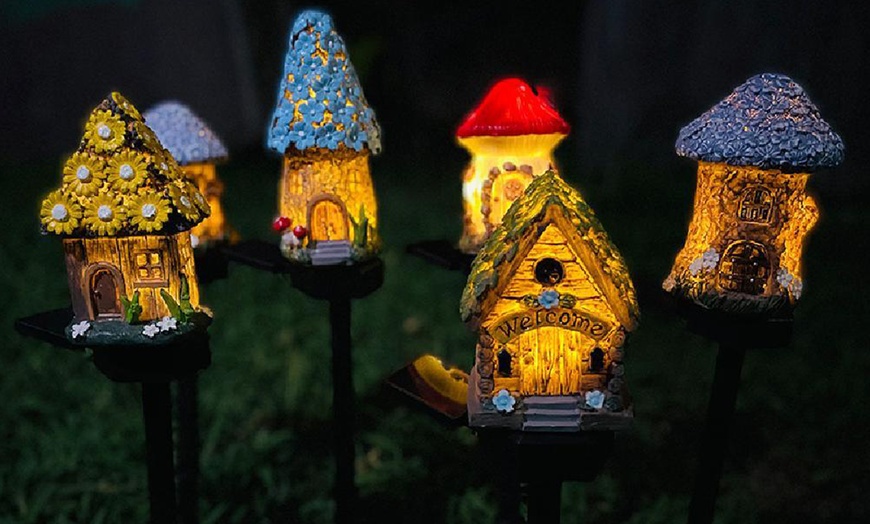 Image 1: Gnome House-Shaped Solar Light