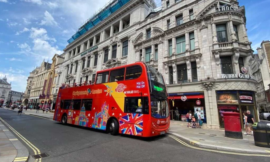 Image 2: Hop On Hop Off Tour - London at City Sightseeing 