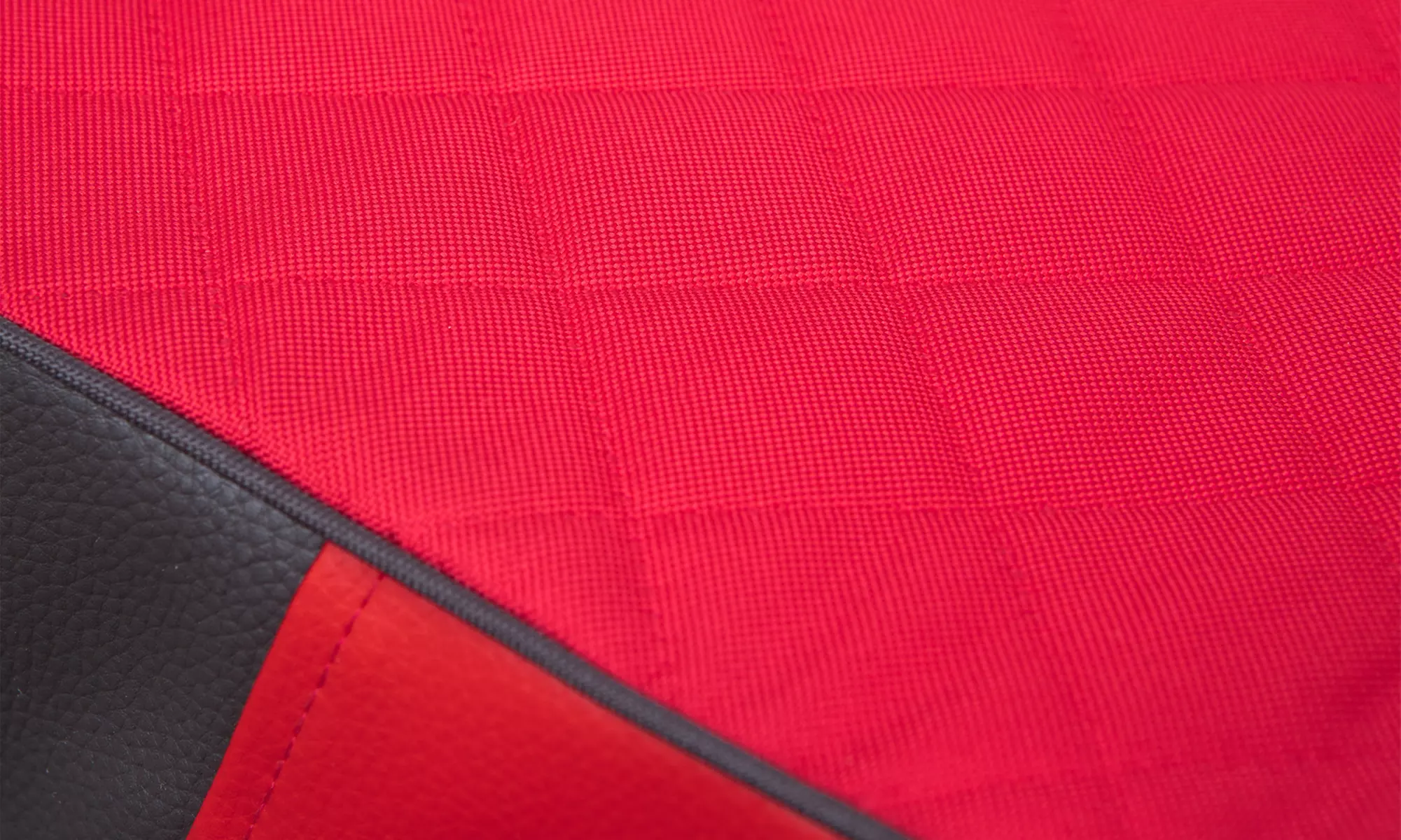 Grand matelas pour chien HobbyDog  de Luxe en éco-cuir rouge - Second Medium