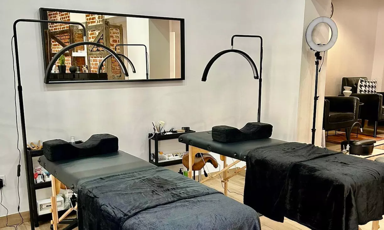 Hasta 52% de dto. en Spa/Salón de uñas - Manicura en Centro de Belleza Sátiro