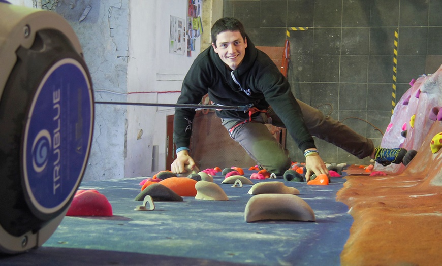 Image 1: Climbing Taster Session With Cake