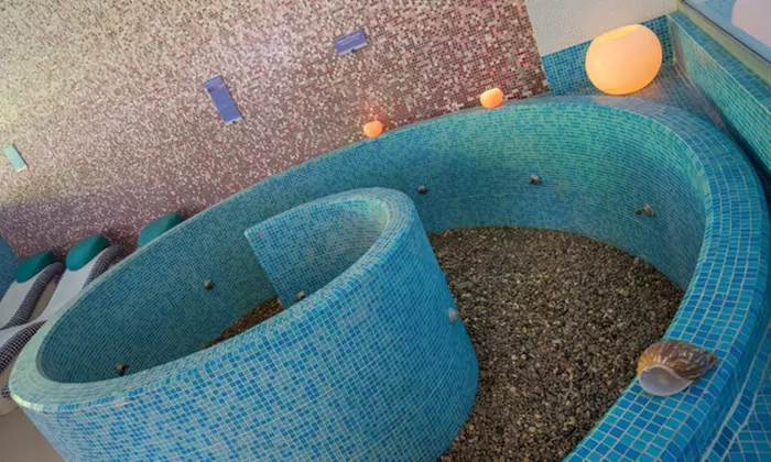 Spa privado con botella de cava y frutas para 2 con opciones extra