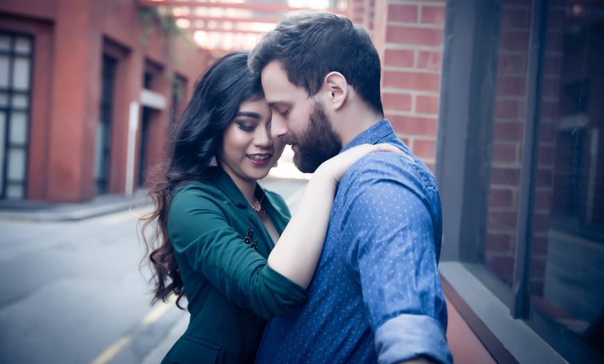 Image 5: Two-Hour Couple Photoshoot with Make-Up