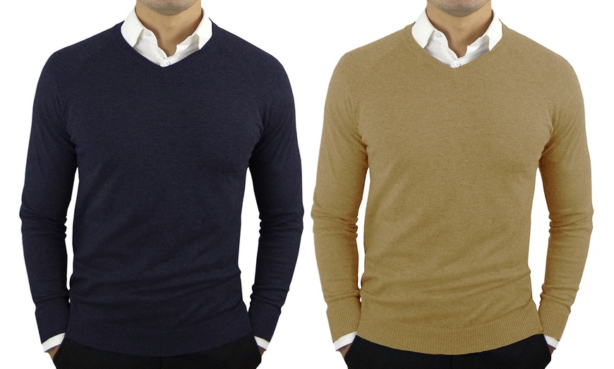 Image 3: 2 maglioni con scollo a V in cashmere e lana da uomo
