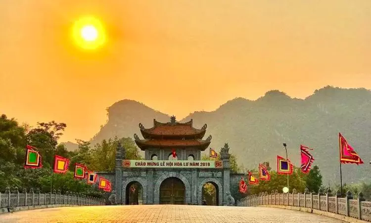 14-Day Vietnam Adventure: Stay, Cruise, Flights, Meals & Halong Tours!