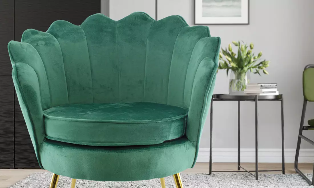 Poltrona con schienale a conchiglia