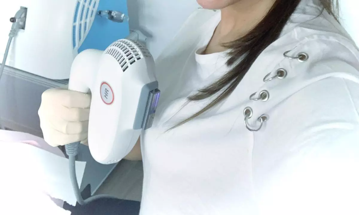 30 - 60 Min. verjüngende Gesichtsbehandlung mit IPL & AHA-Peeling