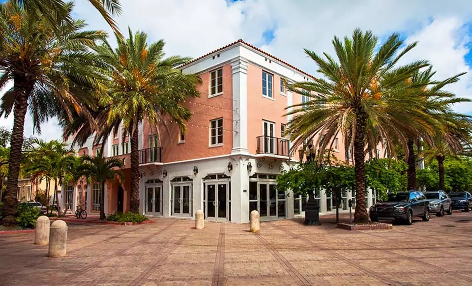 Stay at Casa Victoria Orchid in Miami Beach, with Dates into December - Primary Image