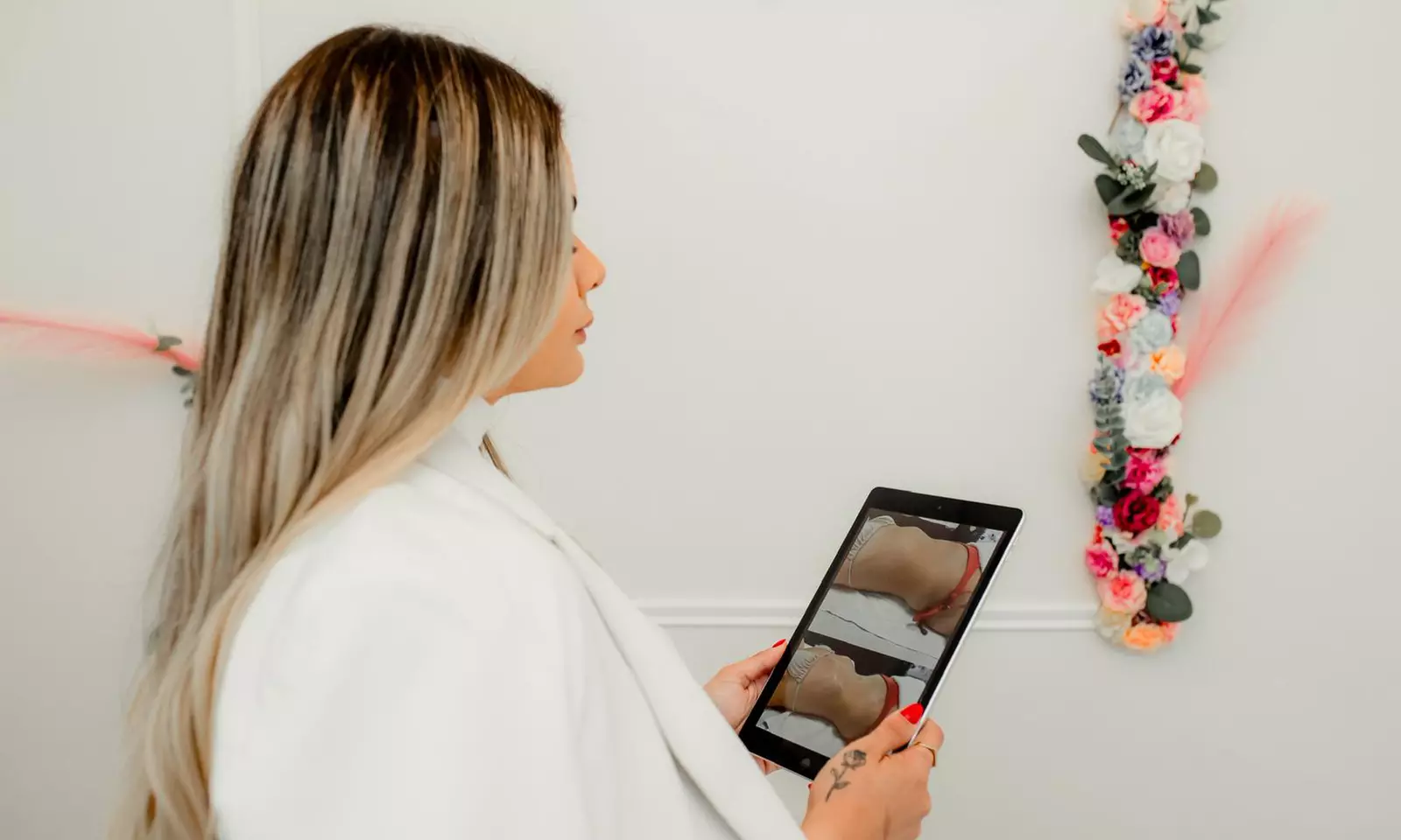 Deep Facial Cleanse + RF or LED Therapy with Face & Lip Hydration