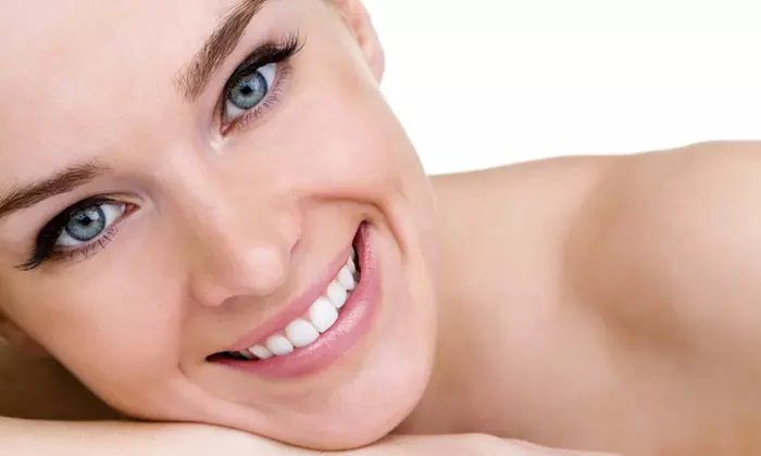 Wybielanie zębów lampą Beyond Polus za 279,99 zł i więcej opcji w Skin Like Silk - Primary Image