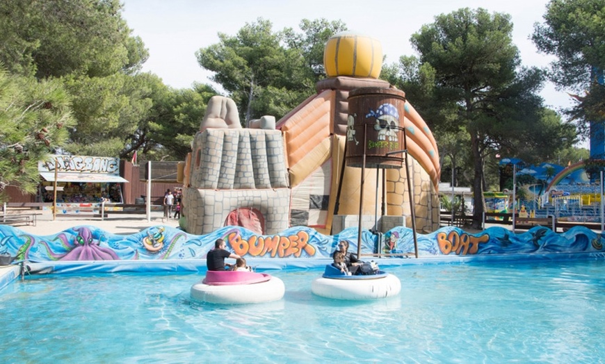 Image 19: Entrée au Magic Park Land en famille