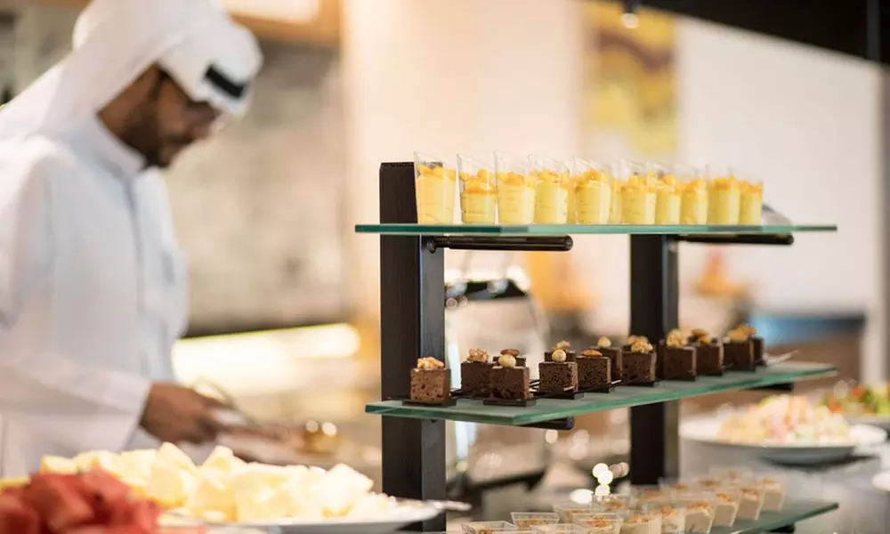 5* Lunch or Dinner Buffet with Pool and Hot Tub Access