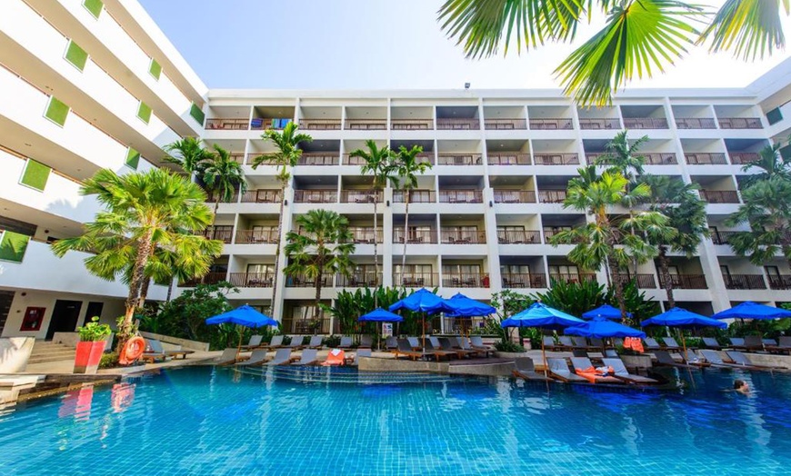 Image 12: Phuket: 5, 7-or 10-Night 4* Stay with Breakfast and more