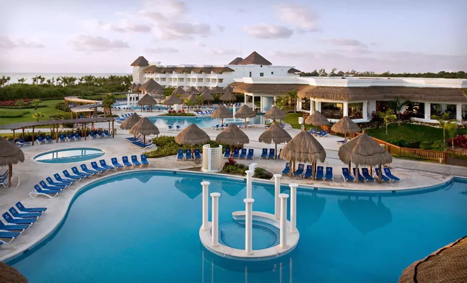 Four-Night All-Inclusive Riviera Maya Stay with Round-Trip Airfare, all Meals, and Drinks from Vacation Express - Primary Image