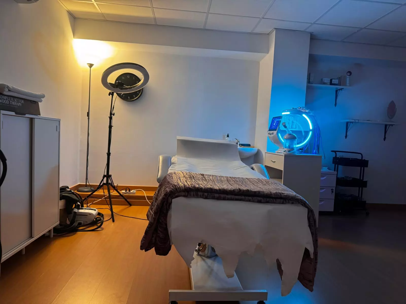 Revitaliza tu piel con 1 o 2 sesiones de radiofrecuencia, ¡hasta 66% de descuento! - Second Medium