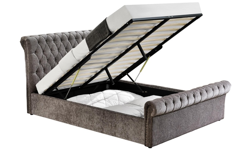 Image 9: Chesterfield Ottoman Bed