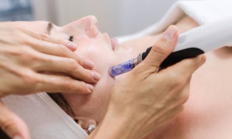 Limpieza facial renovadora con peeling punta de diamante radiofrecuencia tratamiento y máscara led o cromoterapia