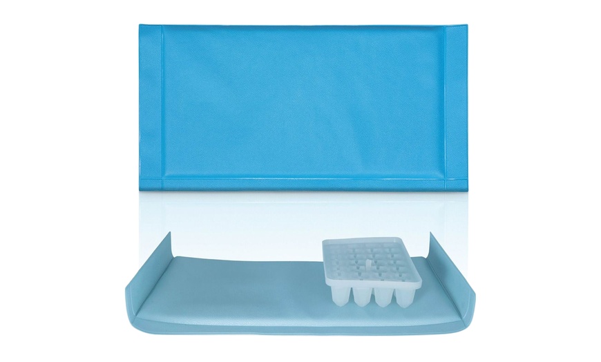 Image 5: Two or Four Packs of Reusable Anti-Frost Freezer Mats