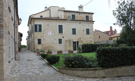 Menu da 3 o 4 portate con dolce e vino per 2 persone alla Locanda Ricci Novilara (sconto fino a 58%)