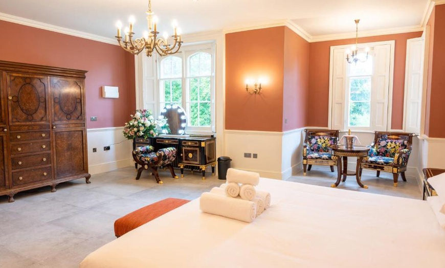 Image 4: Oxfordshire: Double Room or Junior Suite with Breakfast