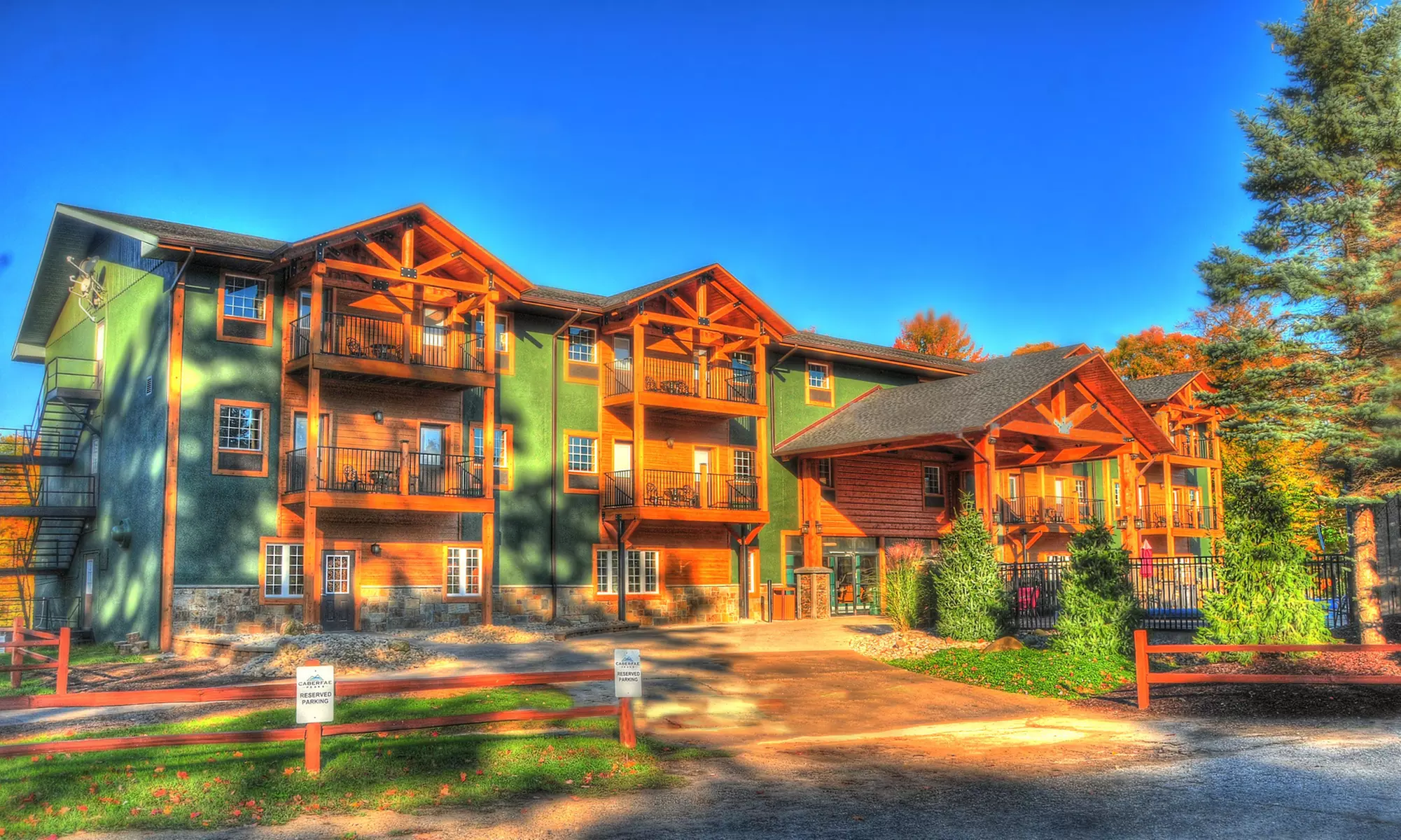 2 Days of Unlimited 9-Hole Golf & 1-Night Stay, for 2 people