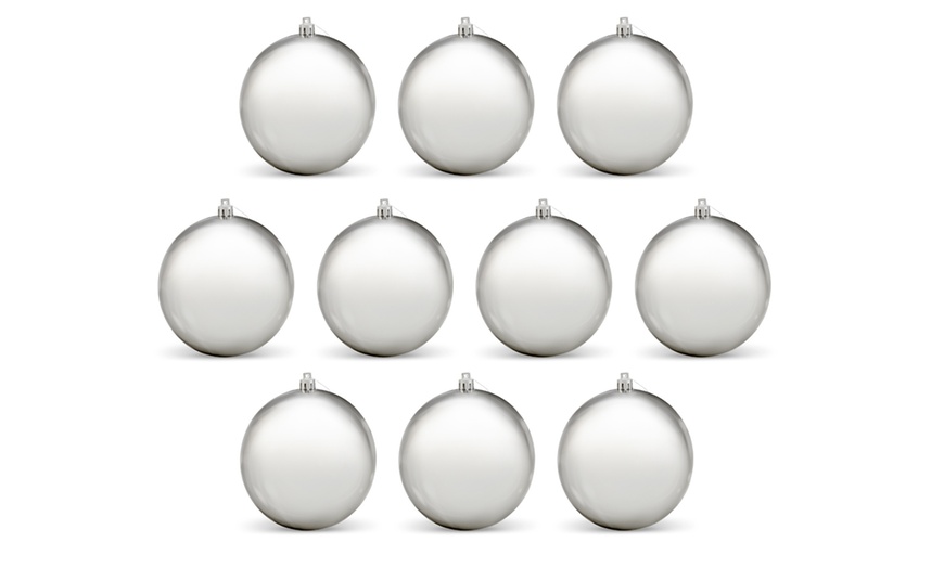 Image 4: Ten-Piece Large Christmas Baubles Set