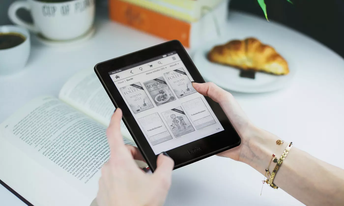 Amazon Kindle 6'' 4GB E-Reader with WiFi - Without Special Offers - Second Medium