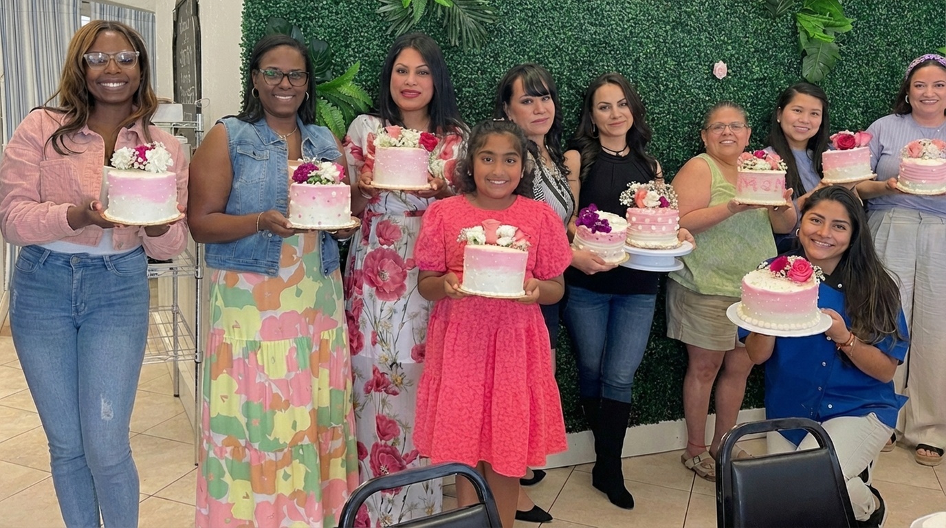 Social Cake Decorating Class – Learn & Create a 6'' Masterpiece