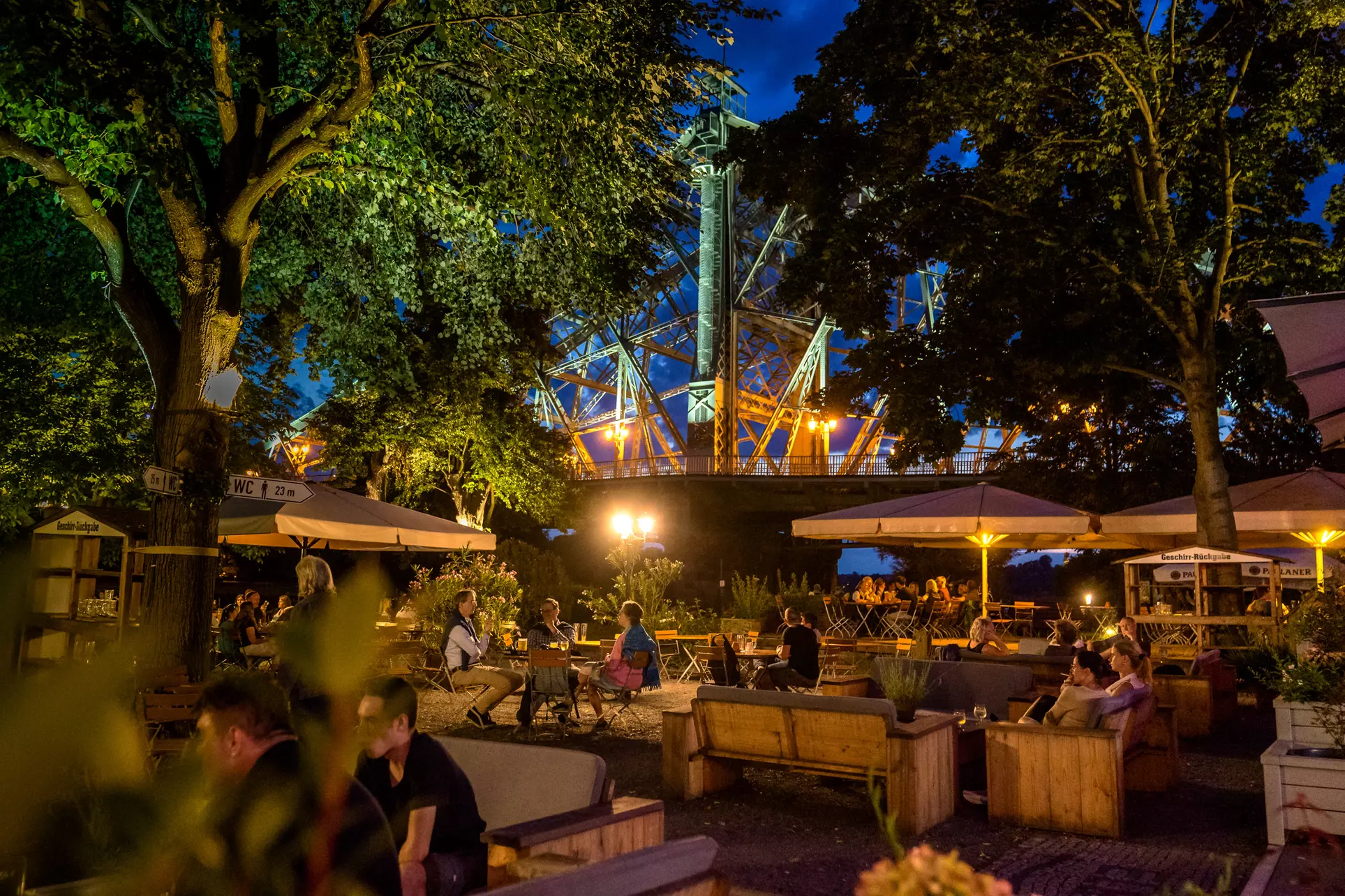 Genieße ein 2-Gänge-ElbeGarten-Menü mit Blick auf die Elbe