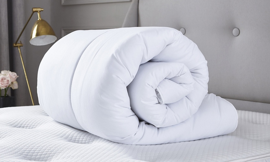 Image 4: Silentnight Essentials 10.5 Tog King Duvet