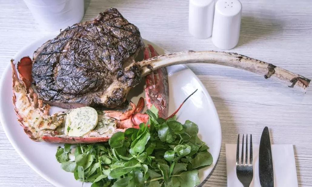 Share a 1kg or 2kg Tomahawk Steak Meal with Cocktails or Wine!