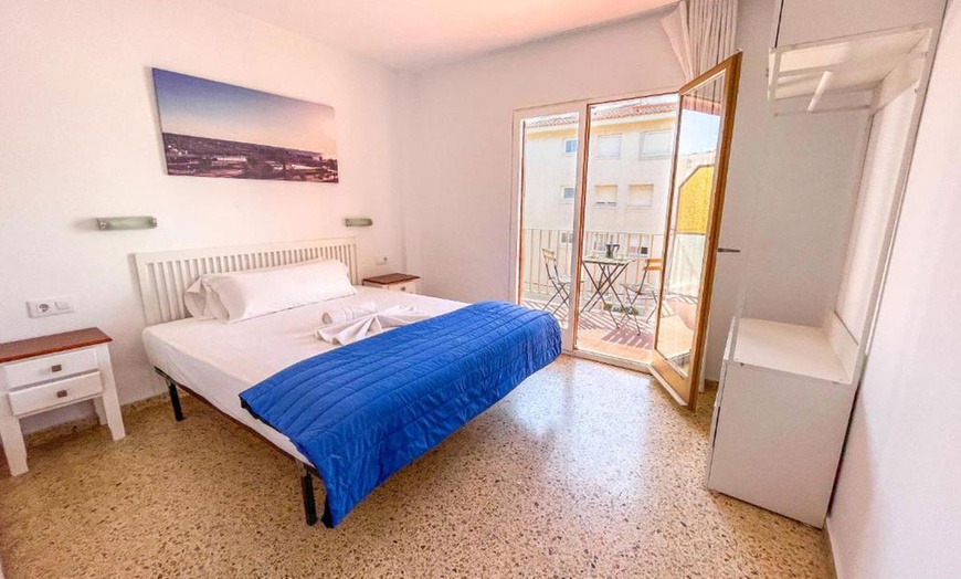 Image 2: Tarragona: 2 o 4 noches en apartamento para hasta 6 personas