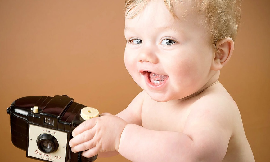 Image 2: Bump-To-Baby Photoshoot