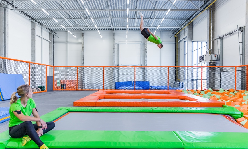 Image 4: Godzinna zabawa w parku trampolin w Parku Trampolin Jump Arena