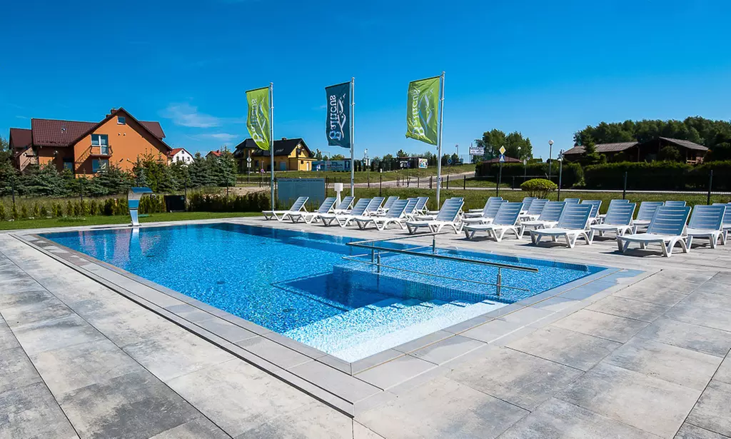 Jarosławiec: 2-7 nocy dla 4-6 osób w domku lub apartamencie z zewnętrzną siłownią i więcej w ośrodku Balticus - Primary Image