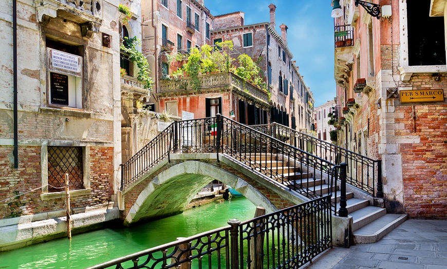 Image 2: ✈ 4* Venice With Flights